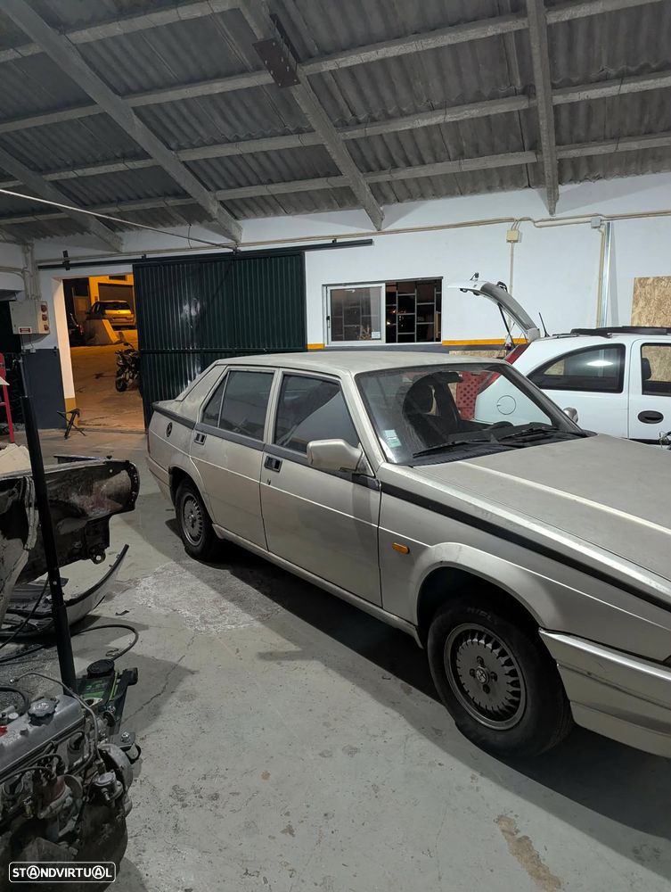 Alfa Romeo 75 - 5