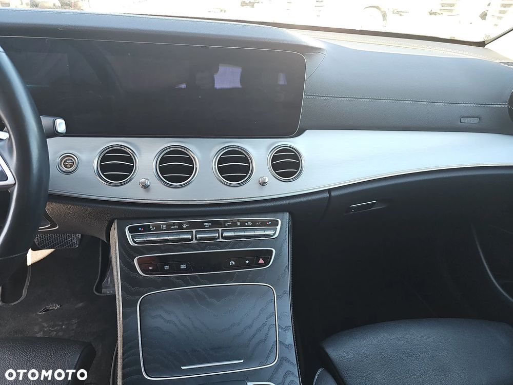 Mercedes-Benz Klasa E 220 d mHEV 4-Matic Exclusive 9G-Tronic - 15