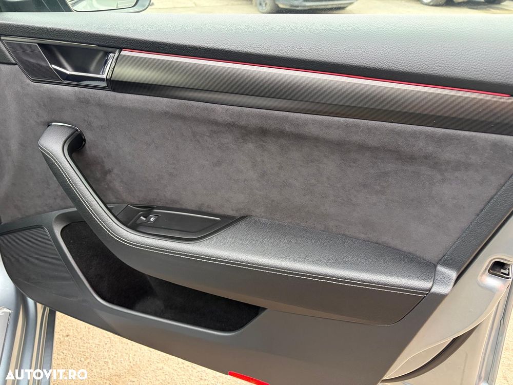 Skoda Superb 2.0 TDI DSG Sportline - 32