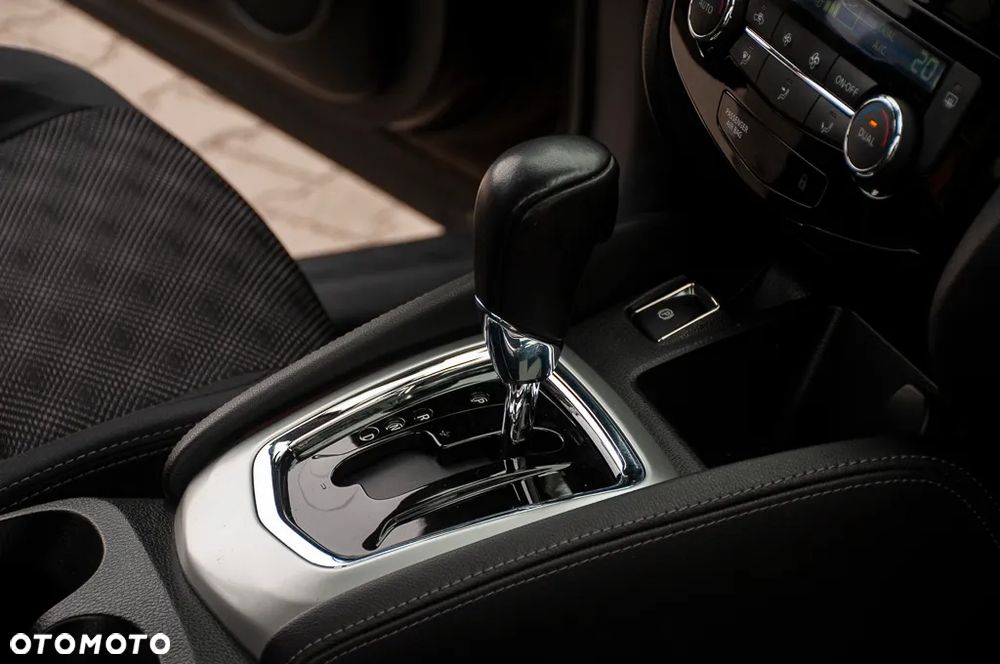 Nissan Qashqai 1.2 DIG-T Xtronic N-Connecta - 18