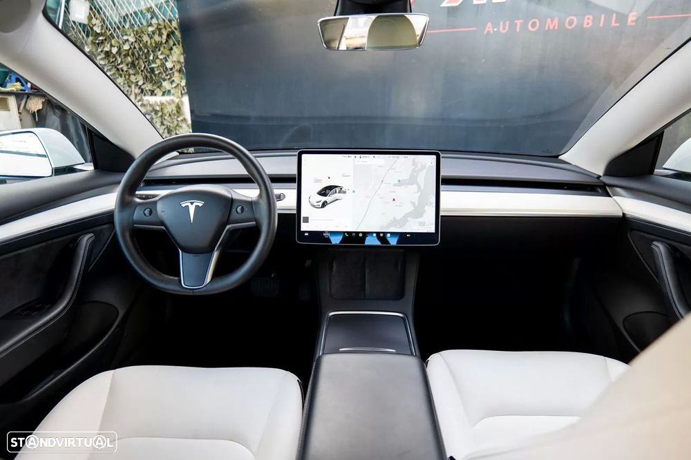 Tesla Model 3 - 35