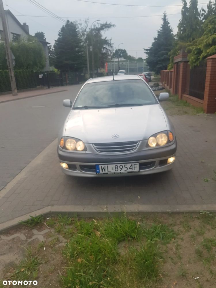 Toyota Avensis - 8