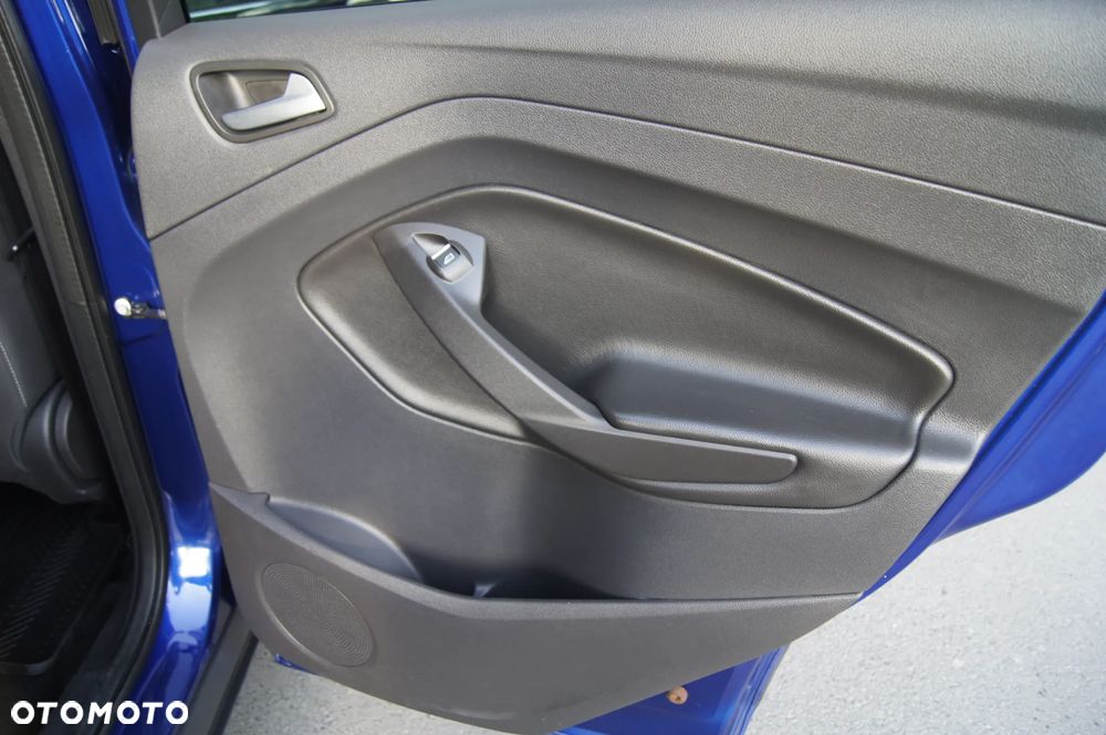 Ford Kuga 1.5 EcoBoost 2x4 Trend - 27