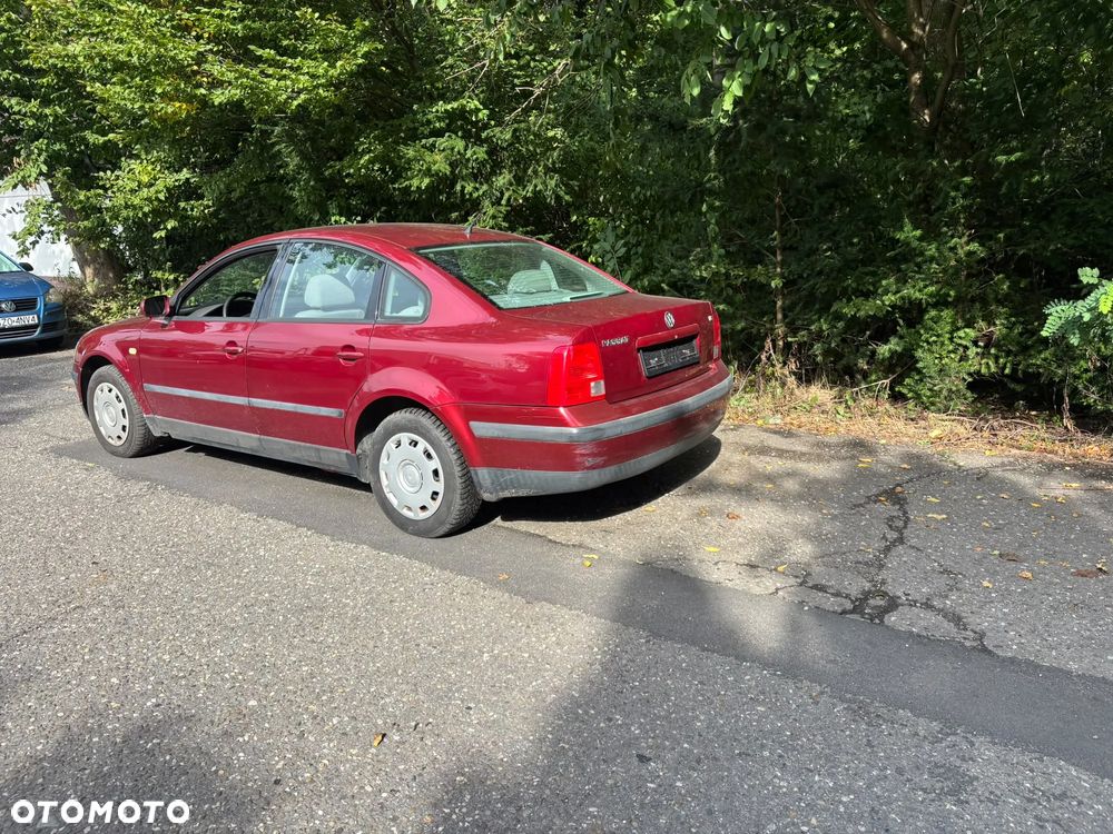 Volkswagen Passat 1.8 Comfortline - 4