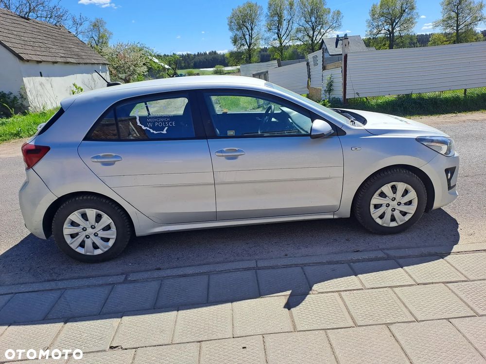 Kia Rio 1.2 L - 8