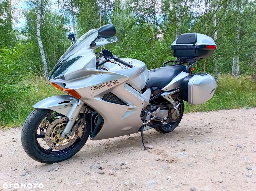 Honda VFR - 3