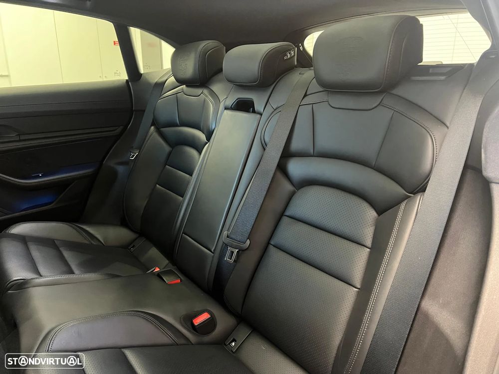 Porsche Taycan Cross Turismo 4 - 28