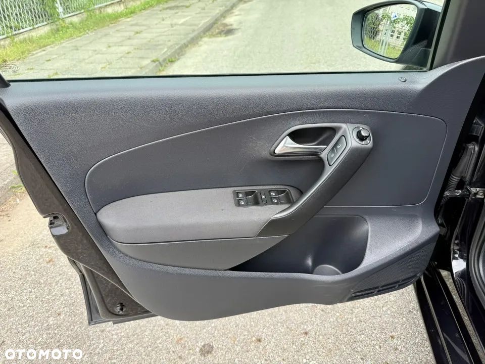 Volkswagen Polo 1.4 16V Comfortline - 19