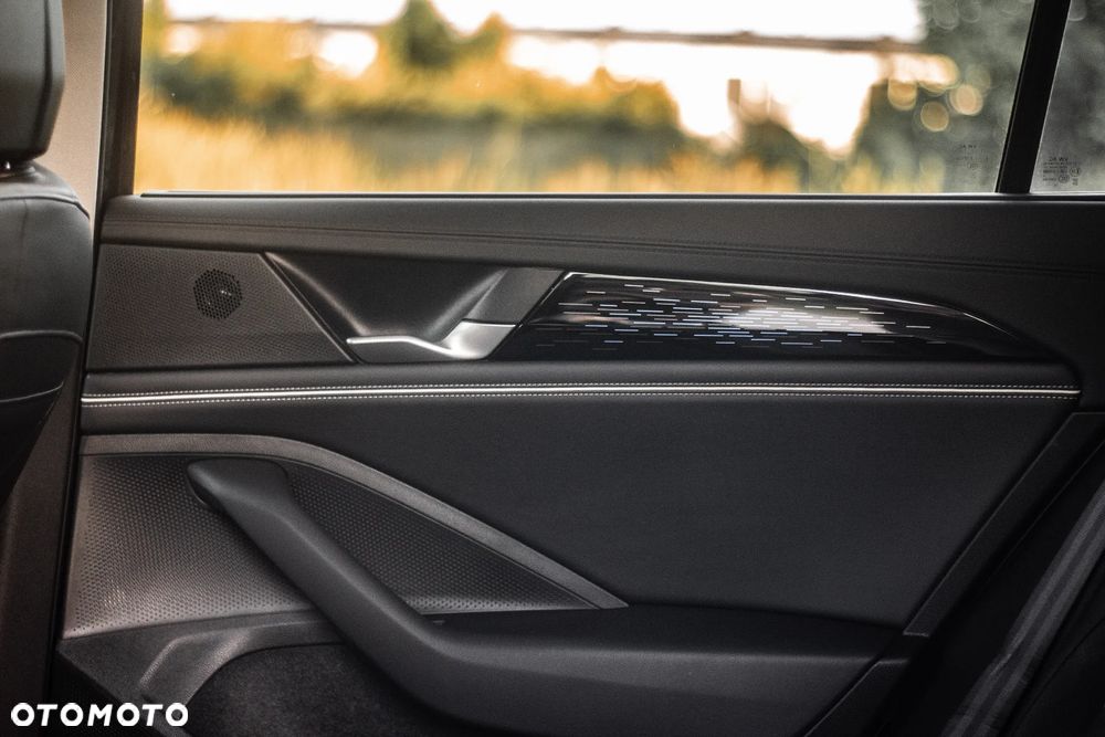 Volkswagen Passat - 11