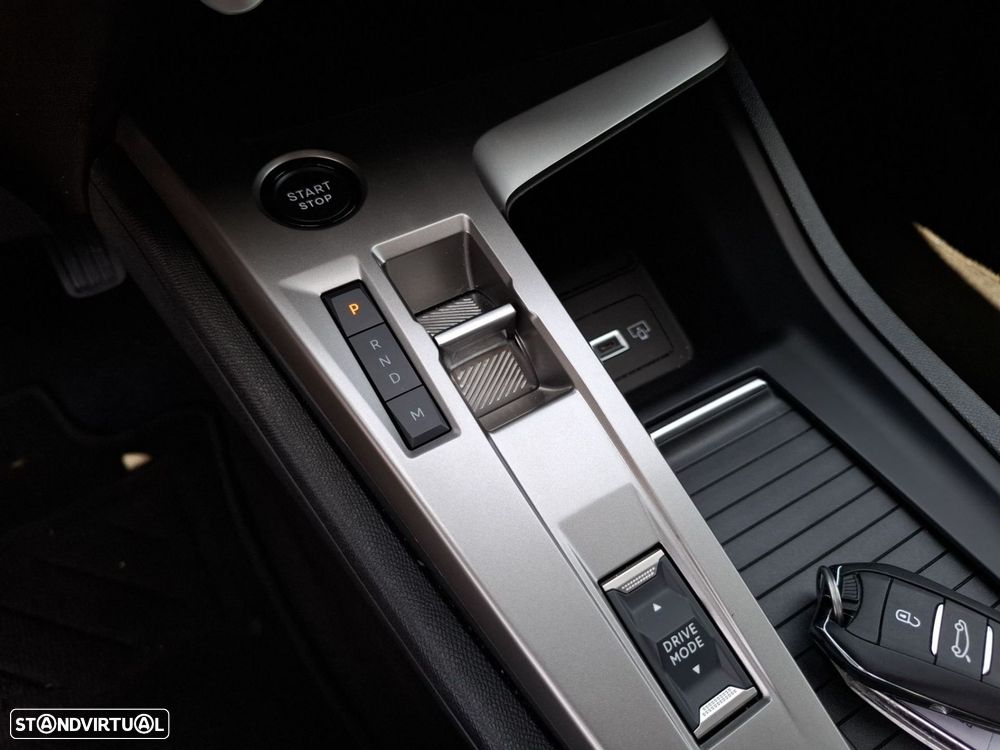 Peugeot 308 SW 1.2 Hybrid Allure e-DCS6 — fotografia 18
