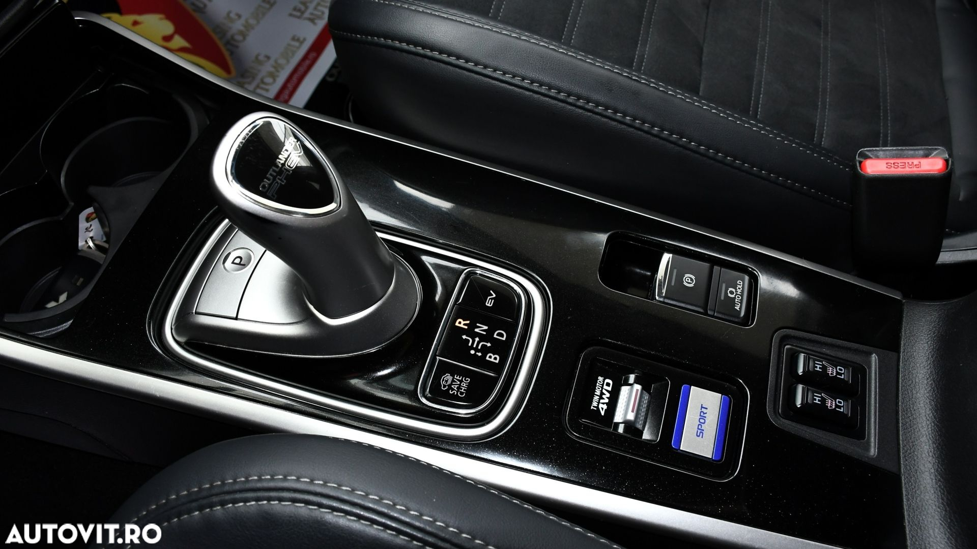 Mitsubishi Outlander PHEV 2.4 L 4X4 Intense - 14