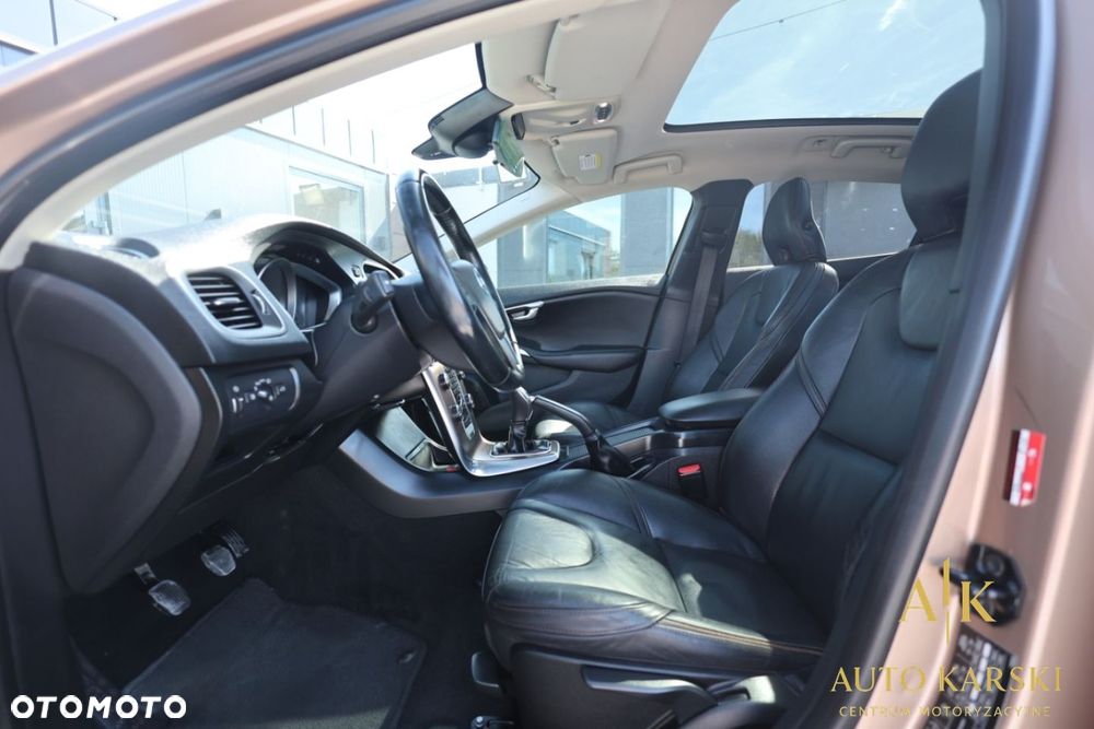 Volvo V40 Cross Country - 38