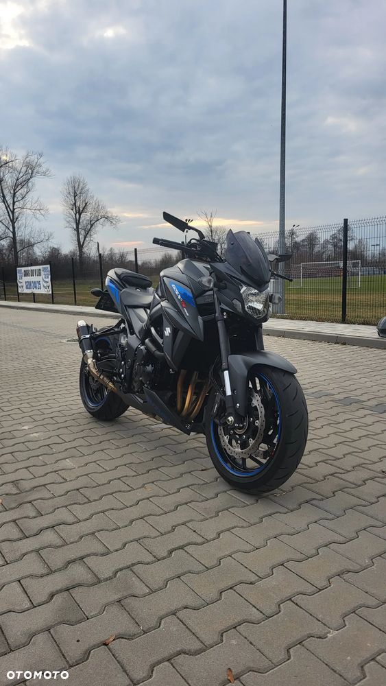 Suzuki GSX - 4