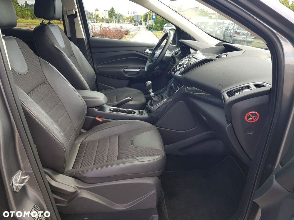 Ford Kuga 1.6 EcoBoost 2x4 Titanium - 17