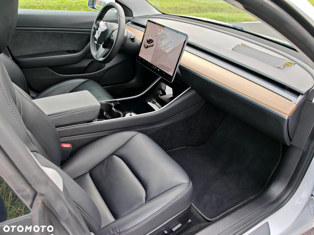 Tesla Model 3 - 32