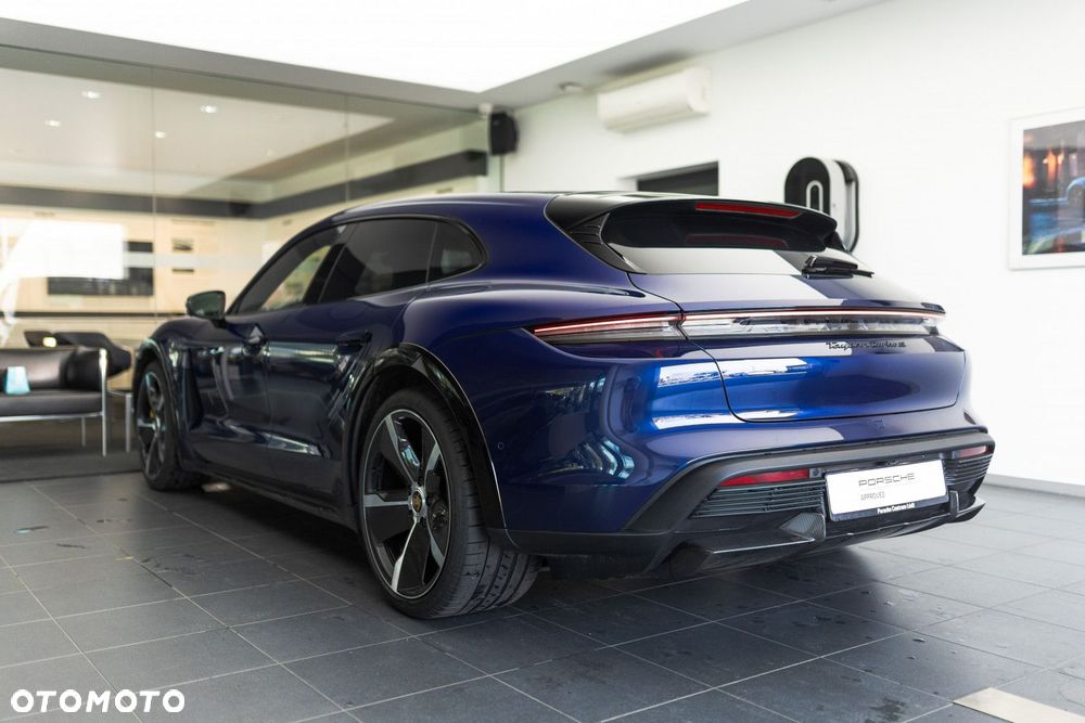 Porsche Taycan Turbo S Cross Turismo - 6