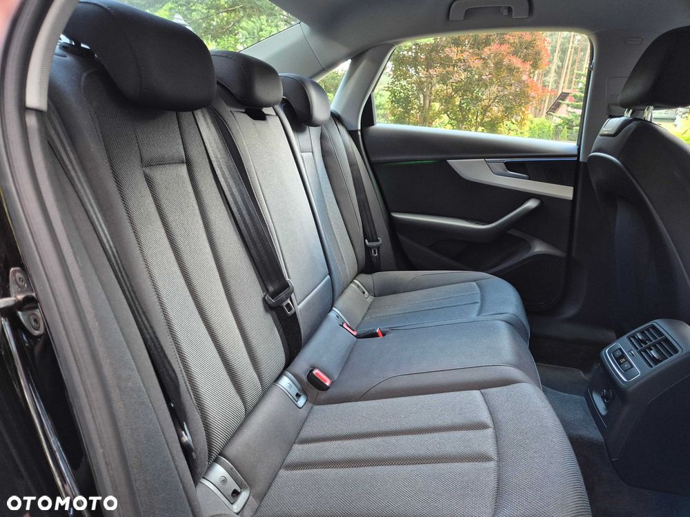 Audi A4 Limousine - 5