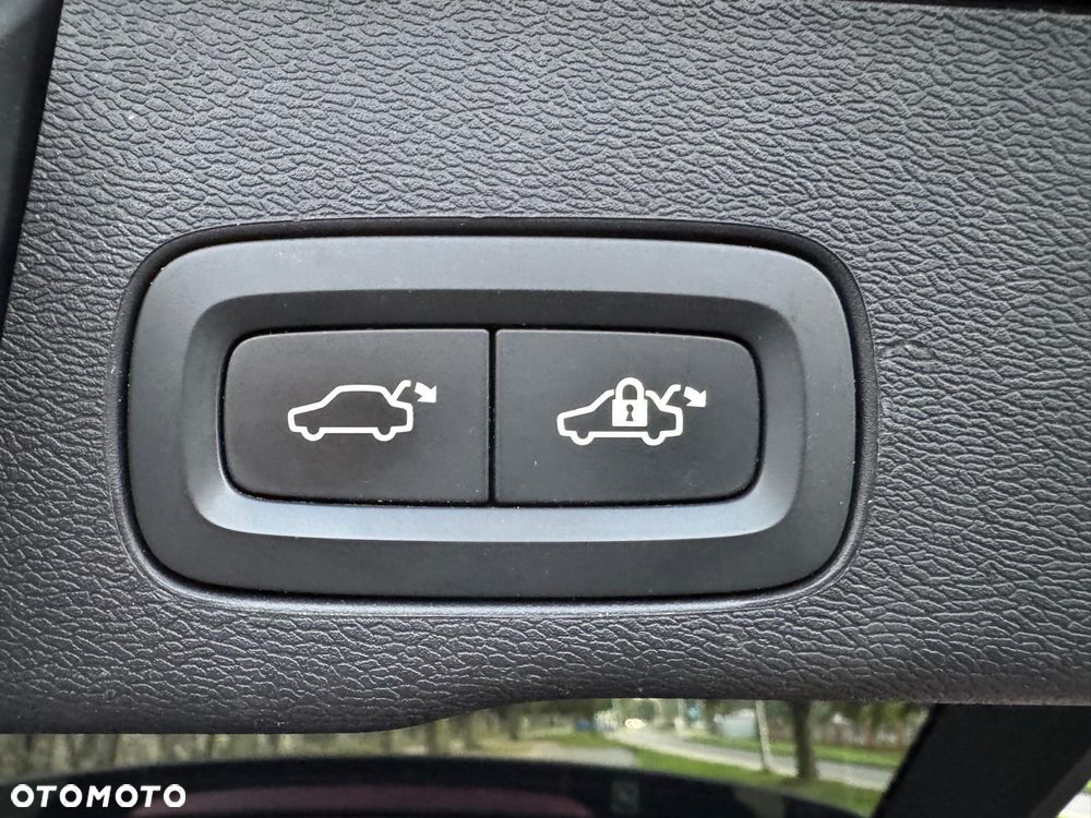 Volvo XC 60 T8 Plug-In Hybrid AWD Plus Black Edition - 31
