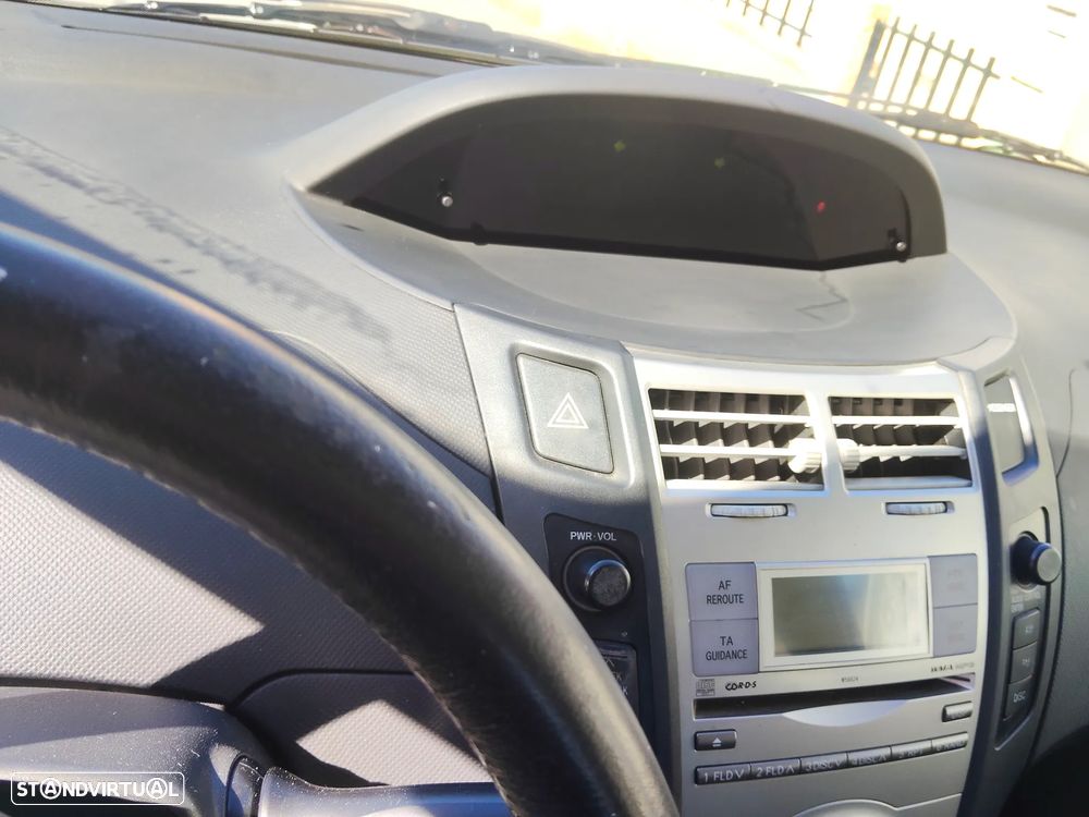 Toyota Yaris 1.0 VVT-i AC Manual - 12