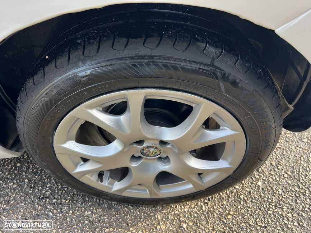 Alfa Romeo MiTo 1.3 JTD Distinctive - 17