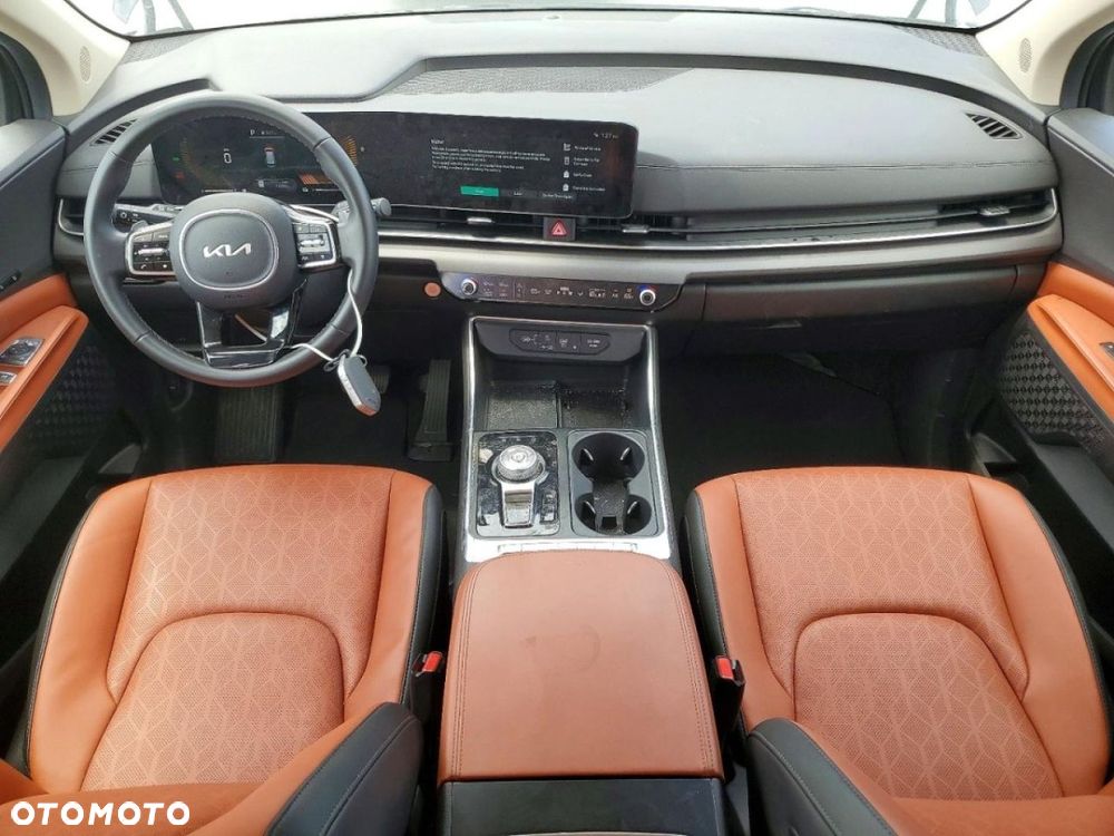 Kia Carnival - 8
