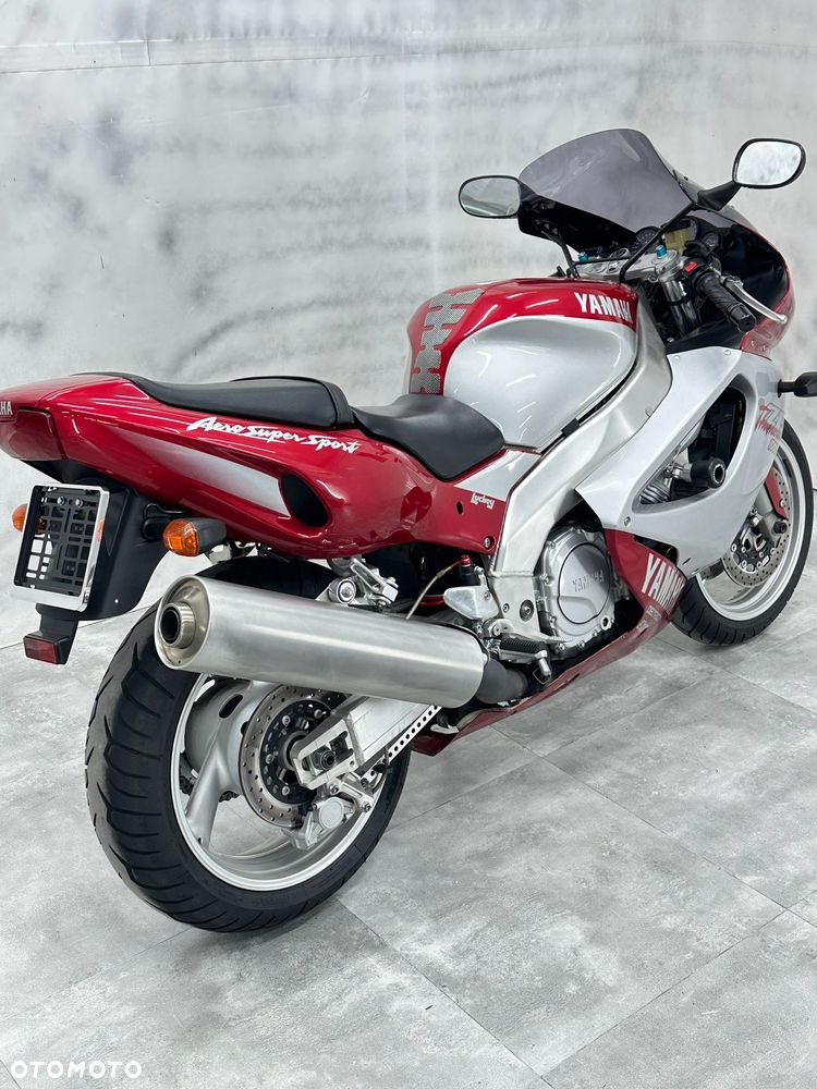 Yamaha YZF - 4