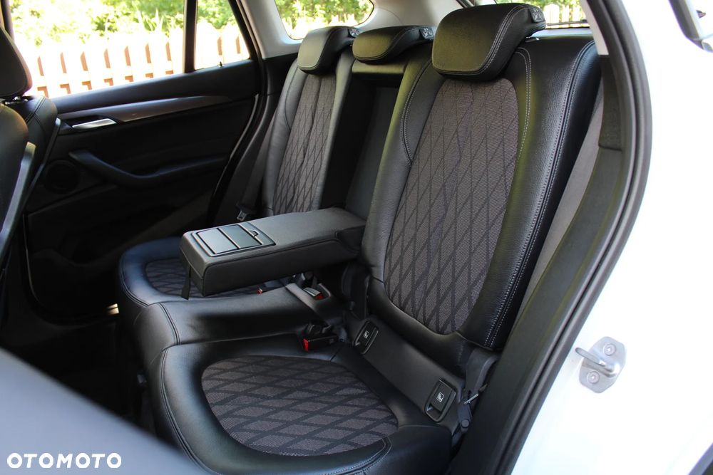 BMW X1 sDrive18i xLine - 26