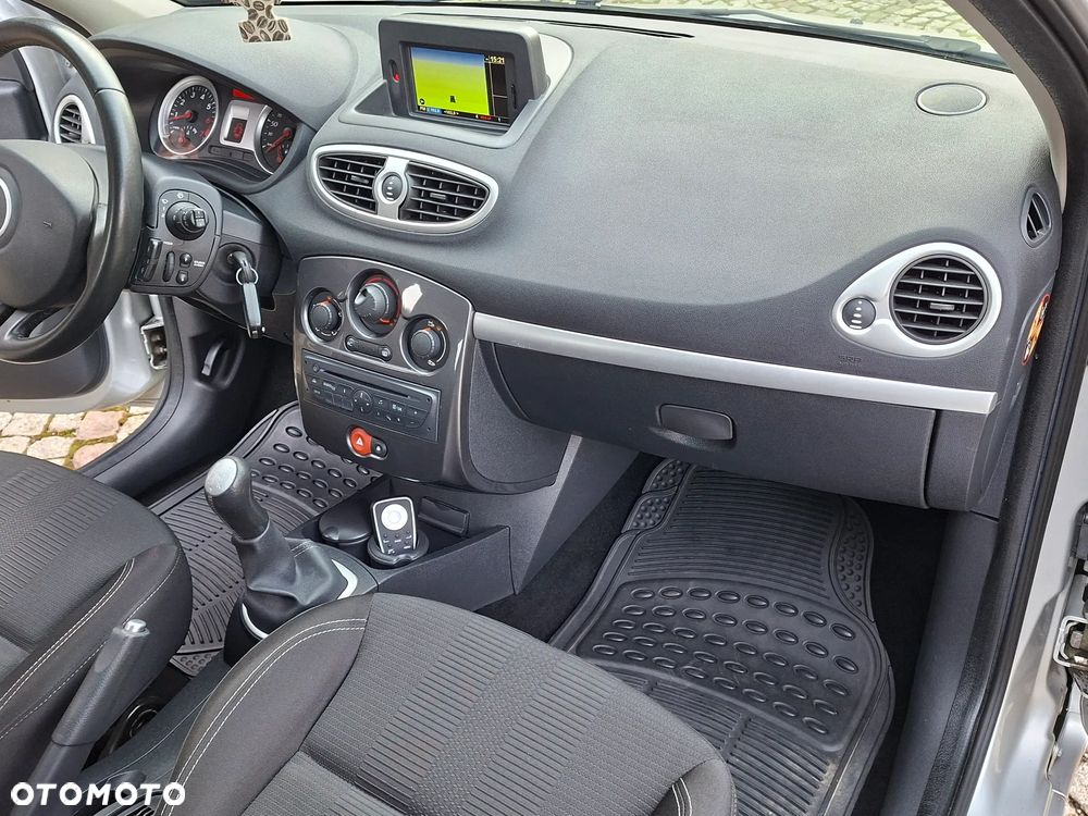 Renault Clio 1.2 16V 75 Night and Day - 19