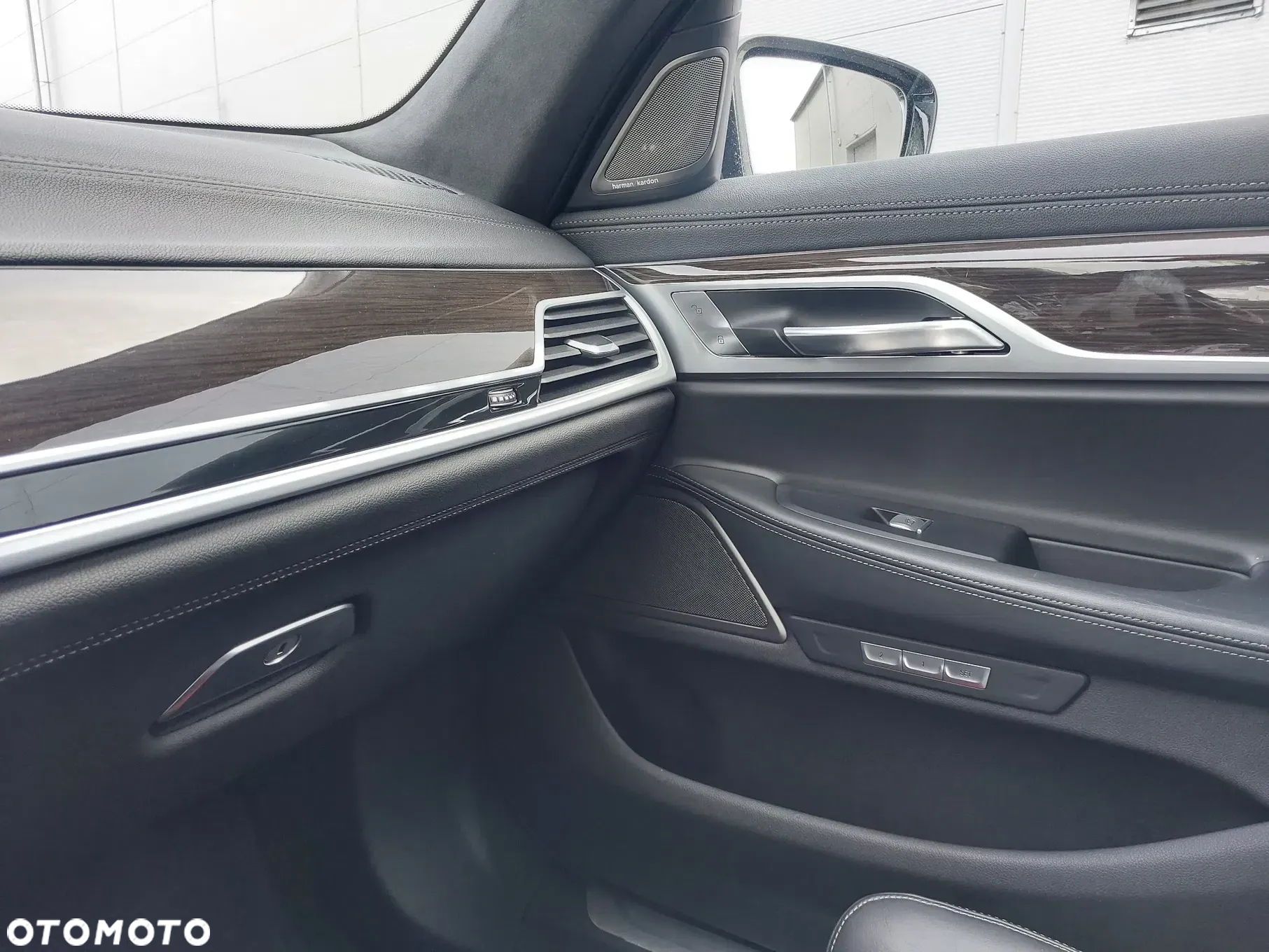 BMW Seria 7 750i xDrive - 14