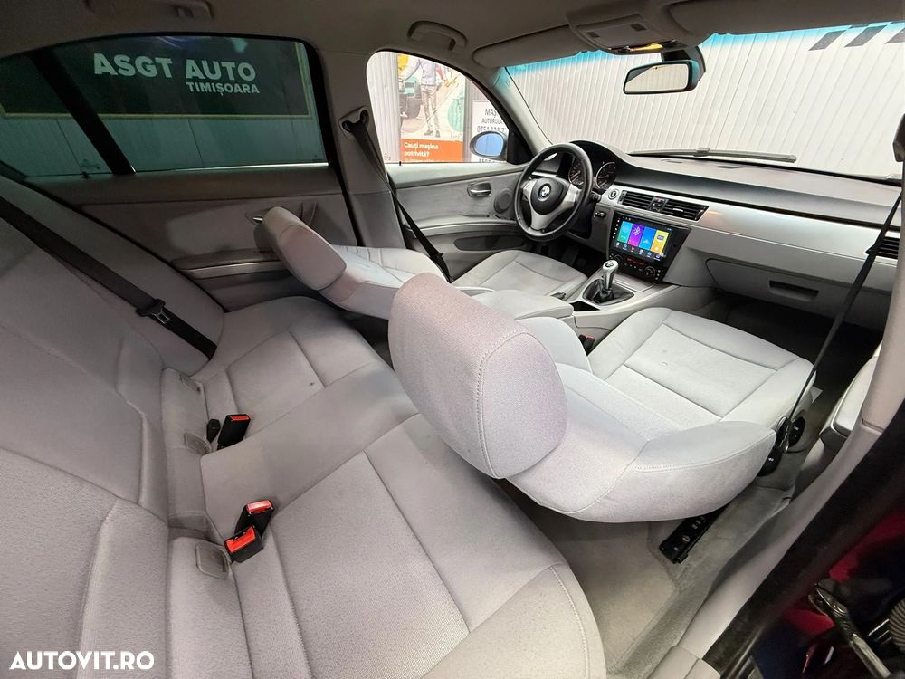 BMW Seria 3 318i Touring - 15