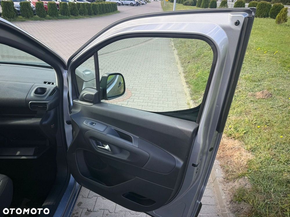 Opel Combo Combo Kombi Edition Plus 1.2 PureTech 110 KM S&S MT6 - 28