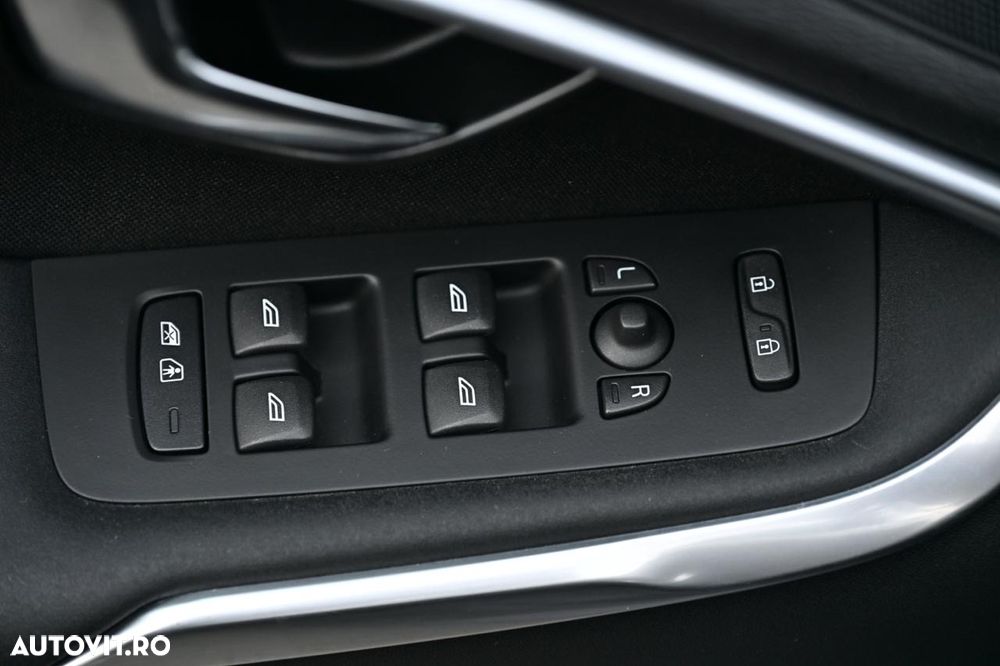 Volvo V40 D3 Geartronic You - 32