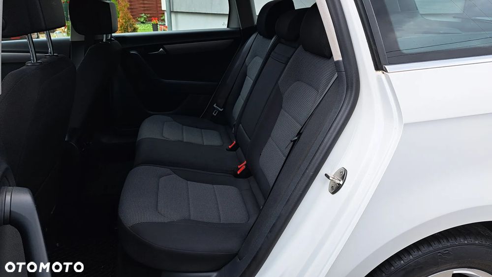 Volkswagen Passat 2.0 TDI BlueMotion Technology Exclusive - 23