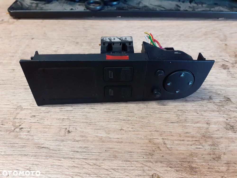 PANEL SZYB KIEROWCY AUDI 80 B4 - 1