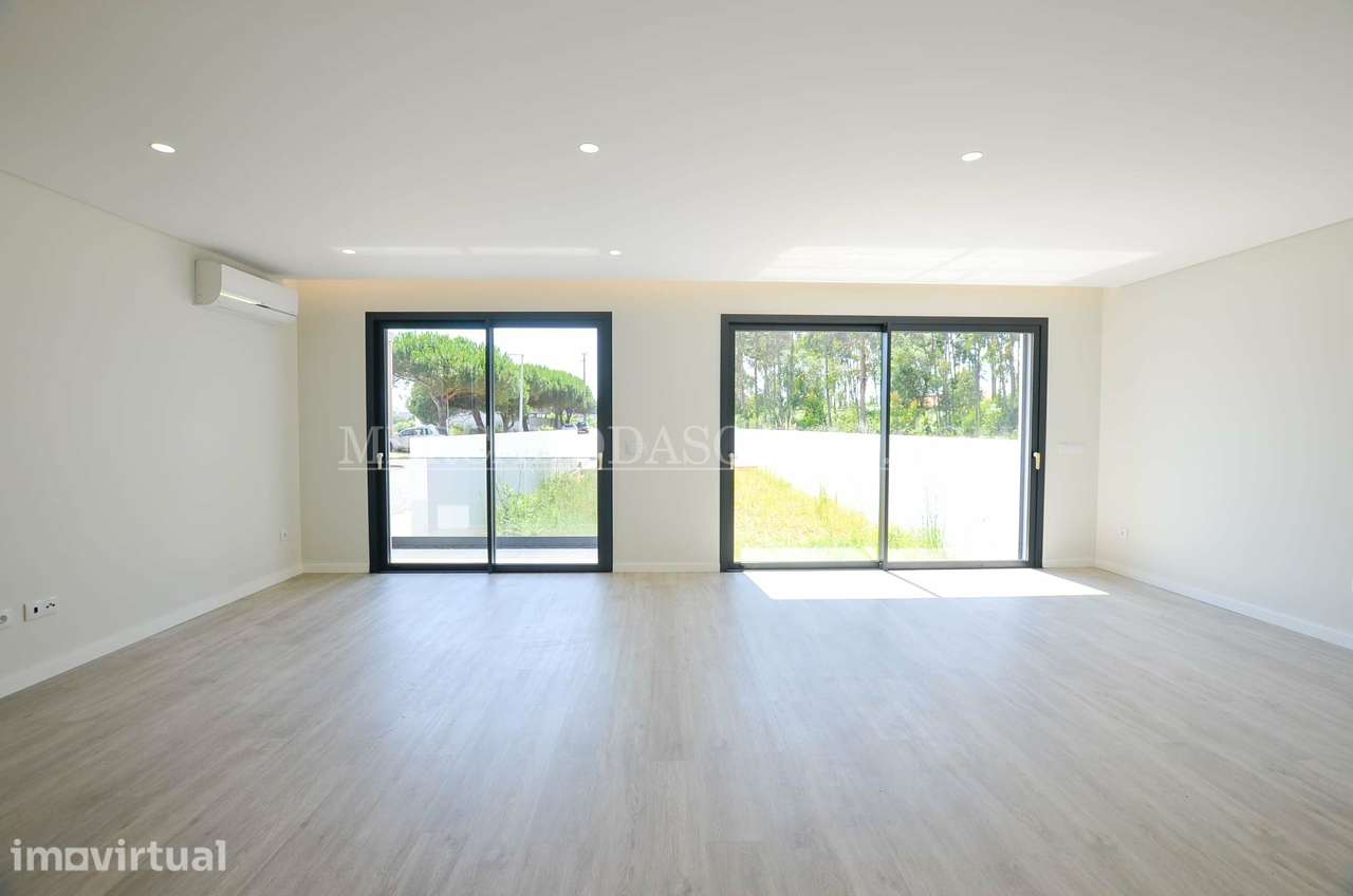 Moradia T4 com Design Moderno e Acabamentos de Excelência - Grande imagem: 3/23