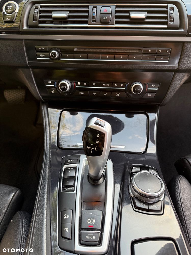 BMW Seria 5 520d xDrive - 24