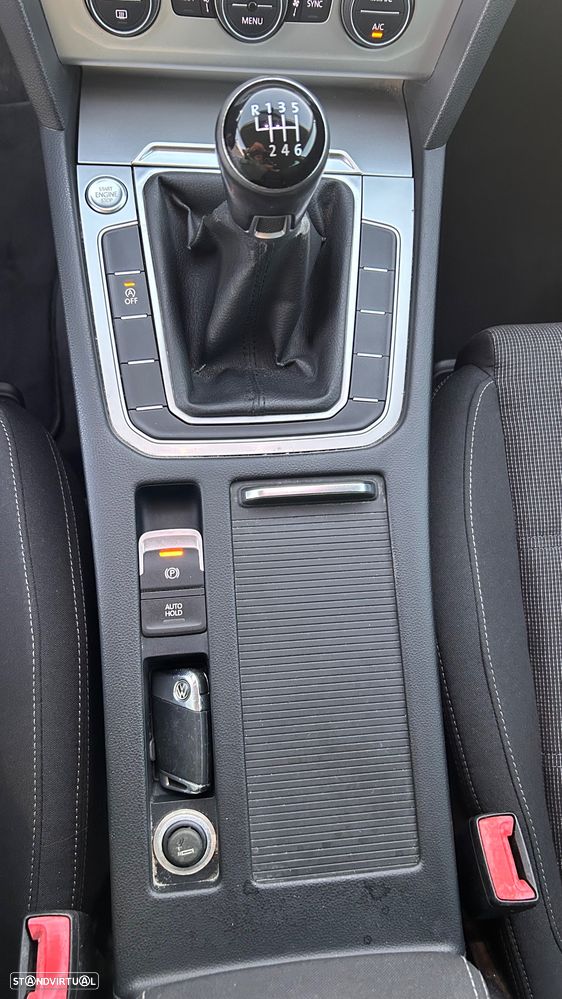 VW Passat Variant 2.0 TDI Highline - 17