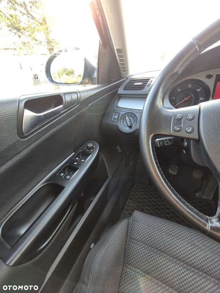 Volkswagen Passat 2.0 TDI DPF Sportline - 5