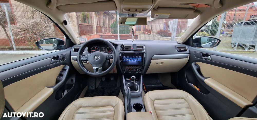 Volkswagen Jetta 1.6 TDI Blue Motion Technology Trendline - 6