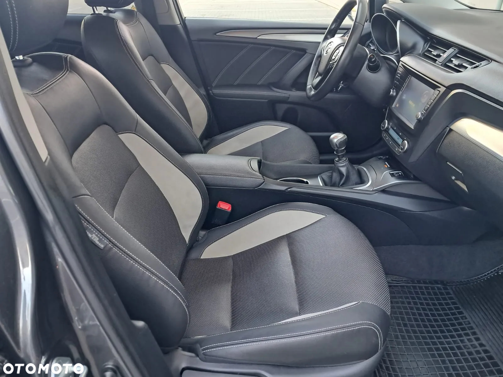 Toyota Avensis Combi 1.8 Business Edition - 26