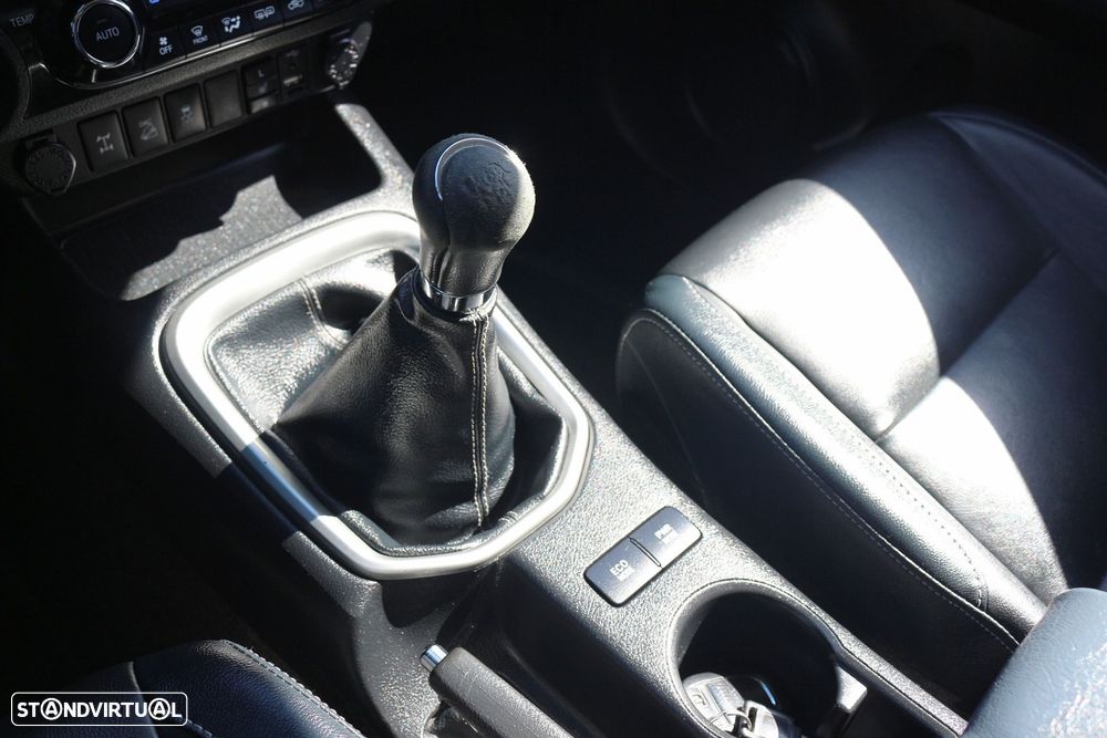 Toyota Hilux 2.4 D-4D 4WD Tracker - 27