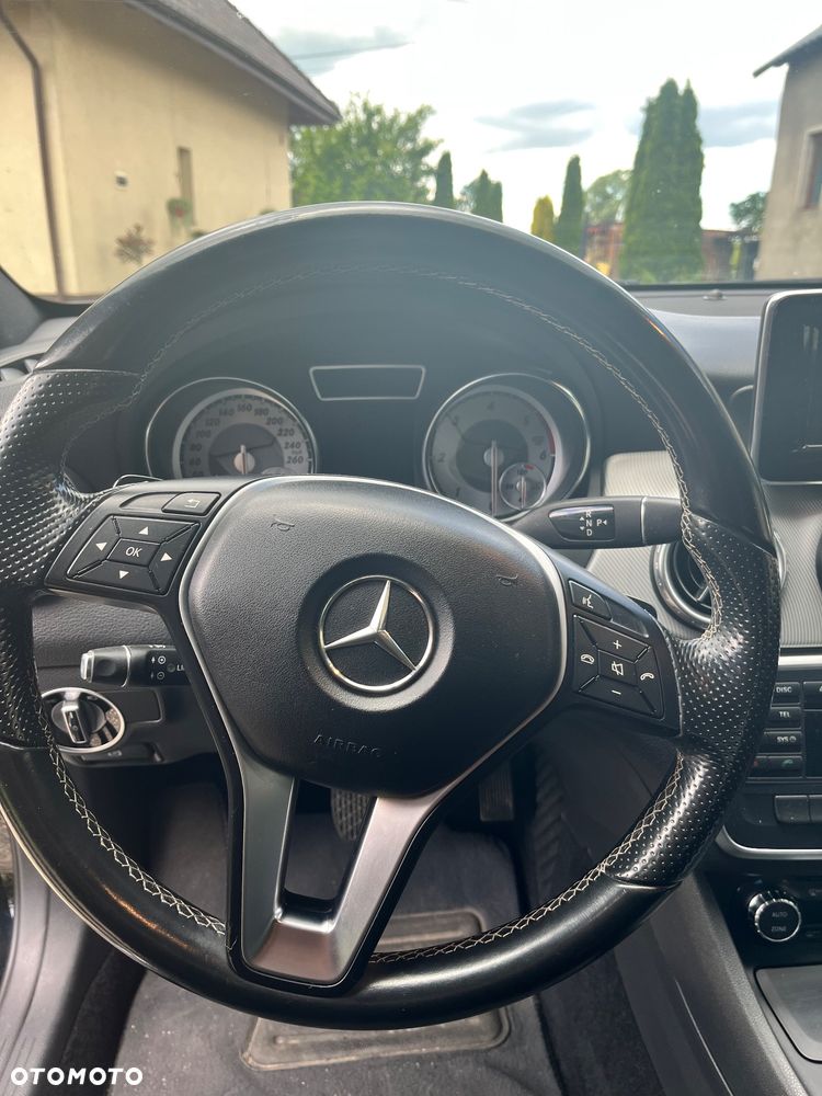Mercedes-Benz GLA 200 d 7G-DCT - 15