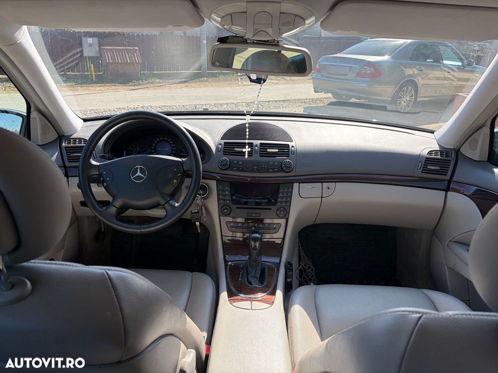 Mercedes-Benz E 320 4-Matic Aut Classic - 14