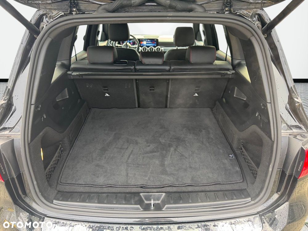 Mercedes-Benz GLB - 16