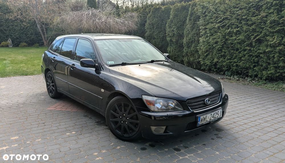 Lexus IS 200 SportCross - 1