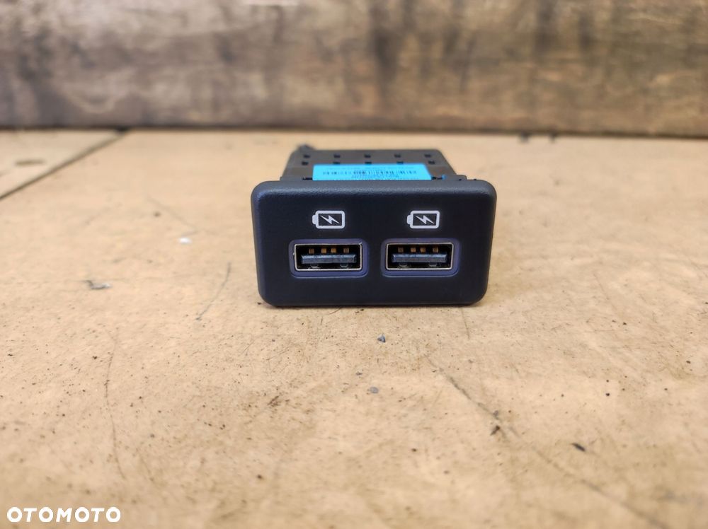 port gniazdo ładowania usb tył 5008 ii 2 lift - 2