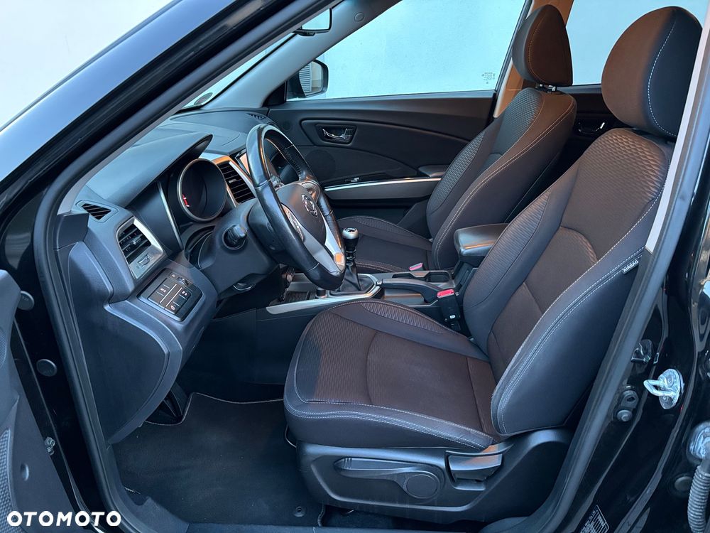 SsangYong/KGM Tivoli e-XGi 160 2WD Black+White - 9