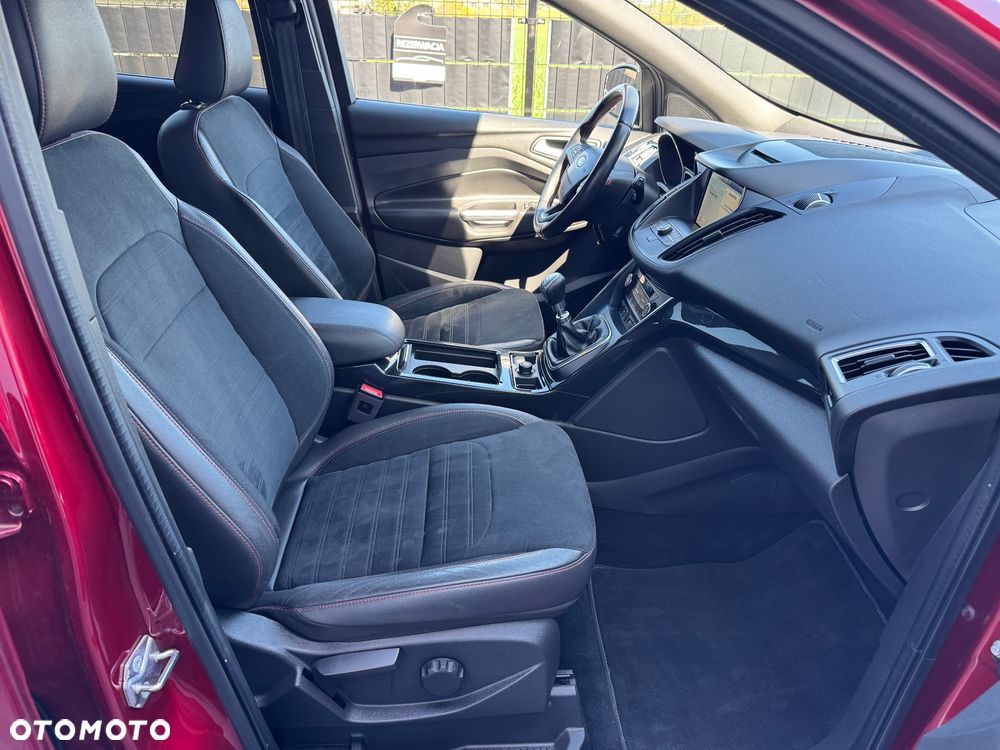 Ford Kuga 1.5 EcoBoost 2x4 ST-Line - 26