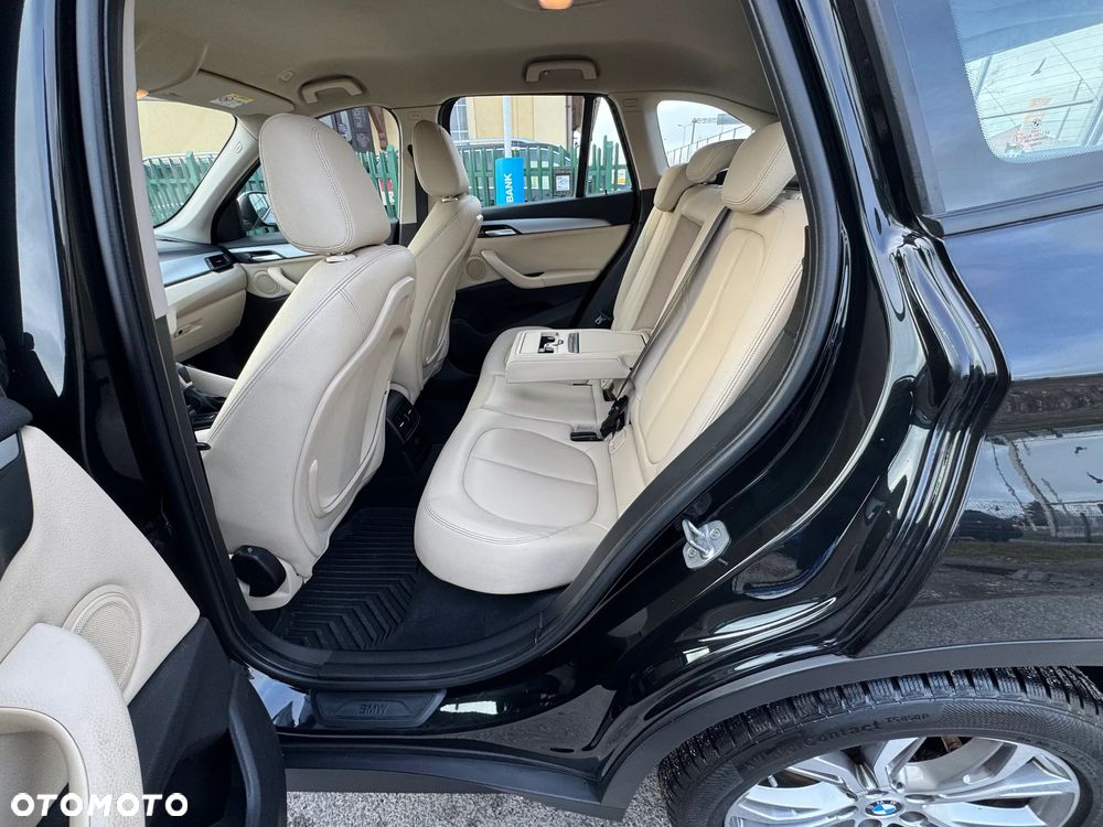 BMW X1 sDrive18d Sport Line - 17