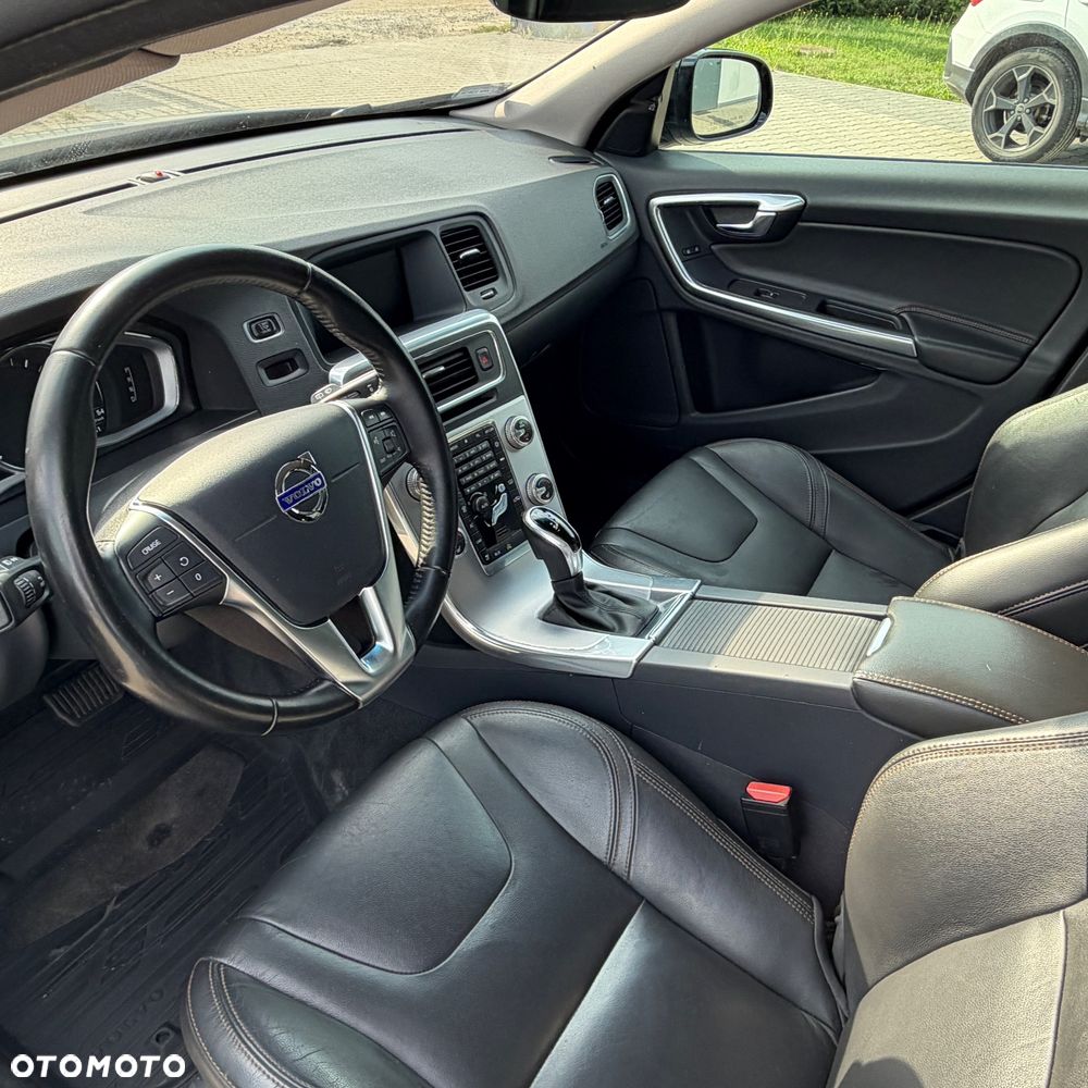 Volvo V60 Cross Country - 12